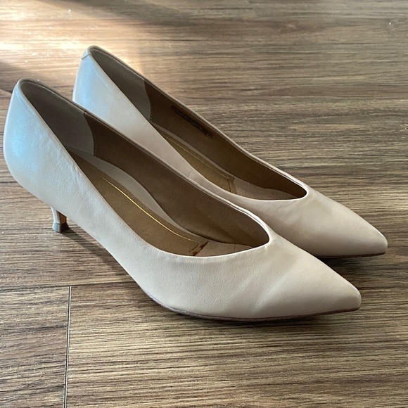 NEW! VIONIC WOMEN'S JOSIE kitten heel pumps. Size 10 - Picture 2 of 7